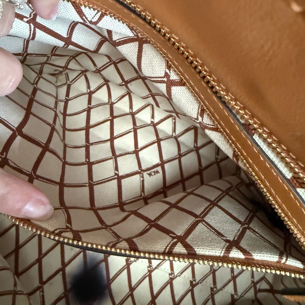 MCM Toni Top-Zip Shopper in Visetos Brown - Picture 12 of 13